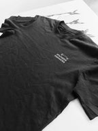 „б***и тъпата тениска“ – черна regular fit тениска, лице