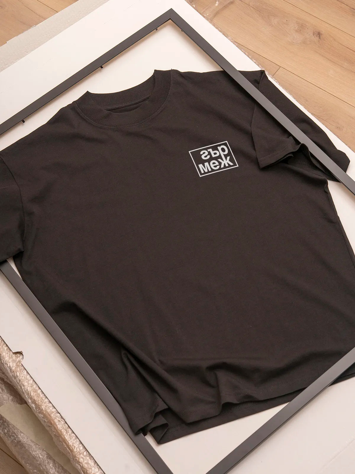 „Гърмеж“ – черна oversize тениска, лице