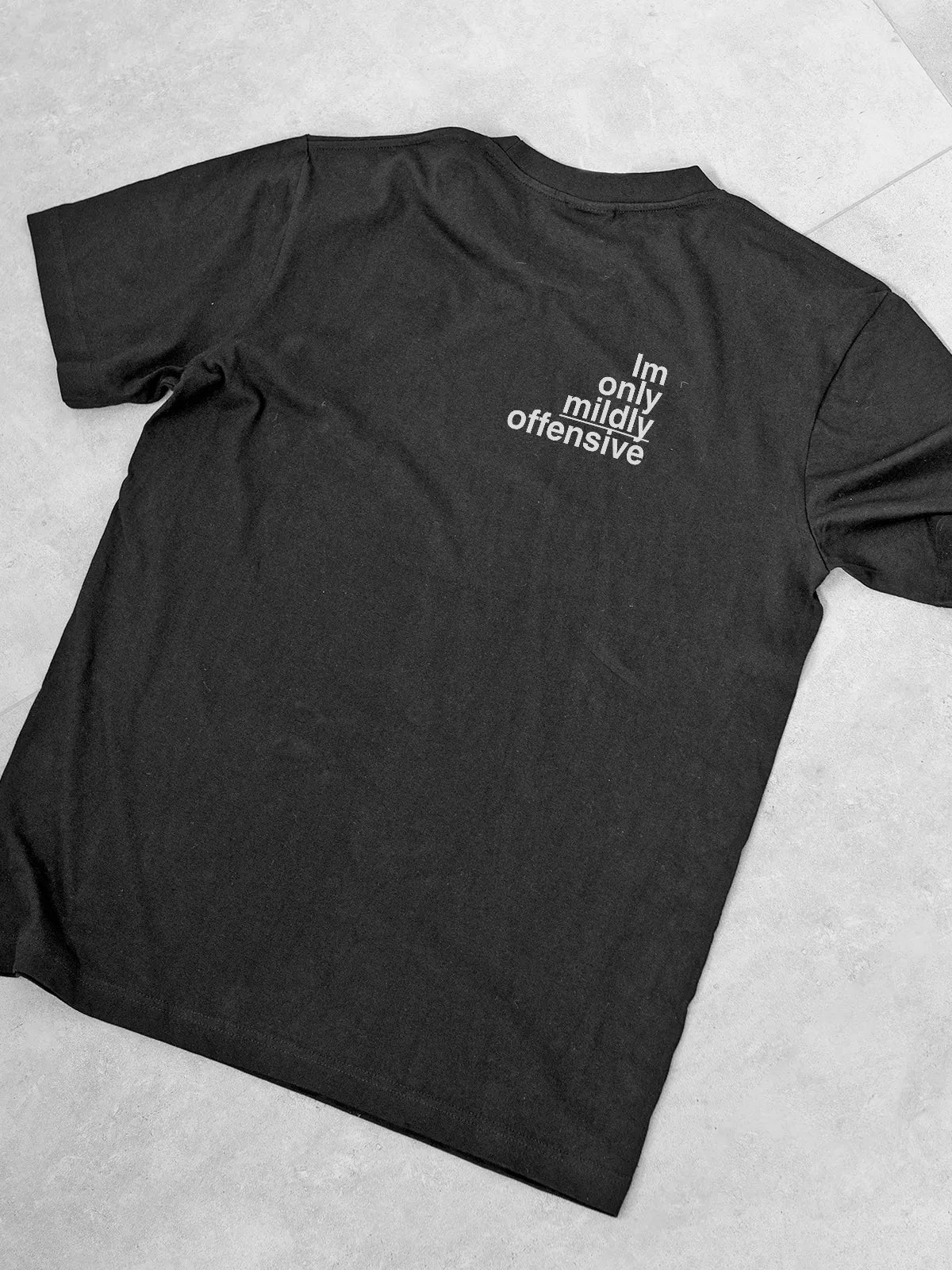 „I'm only mildly offensive“ – черна oversize тениска, гръб