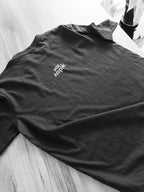 „Мн ларж“ – черна regular fit тениска, гръб