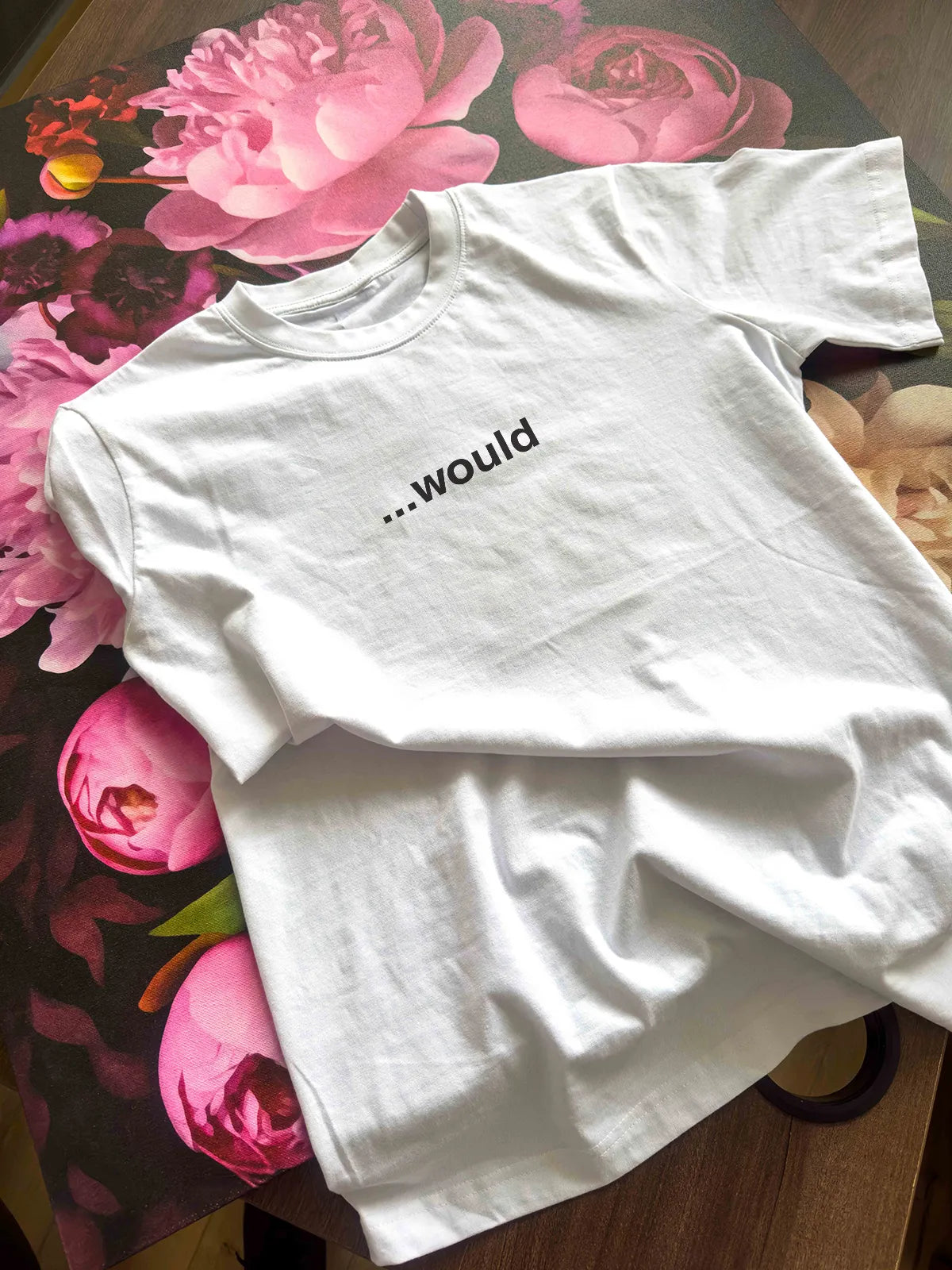 „...would“ – бяла regular fit тениска, лице