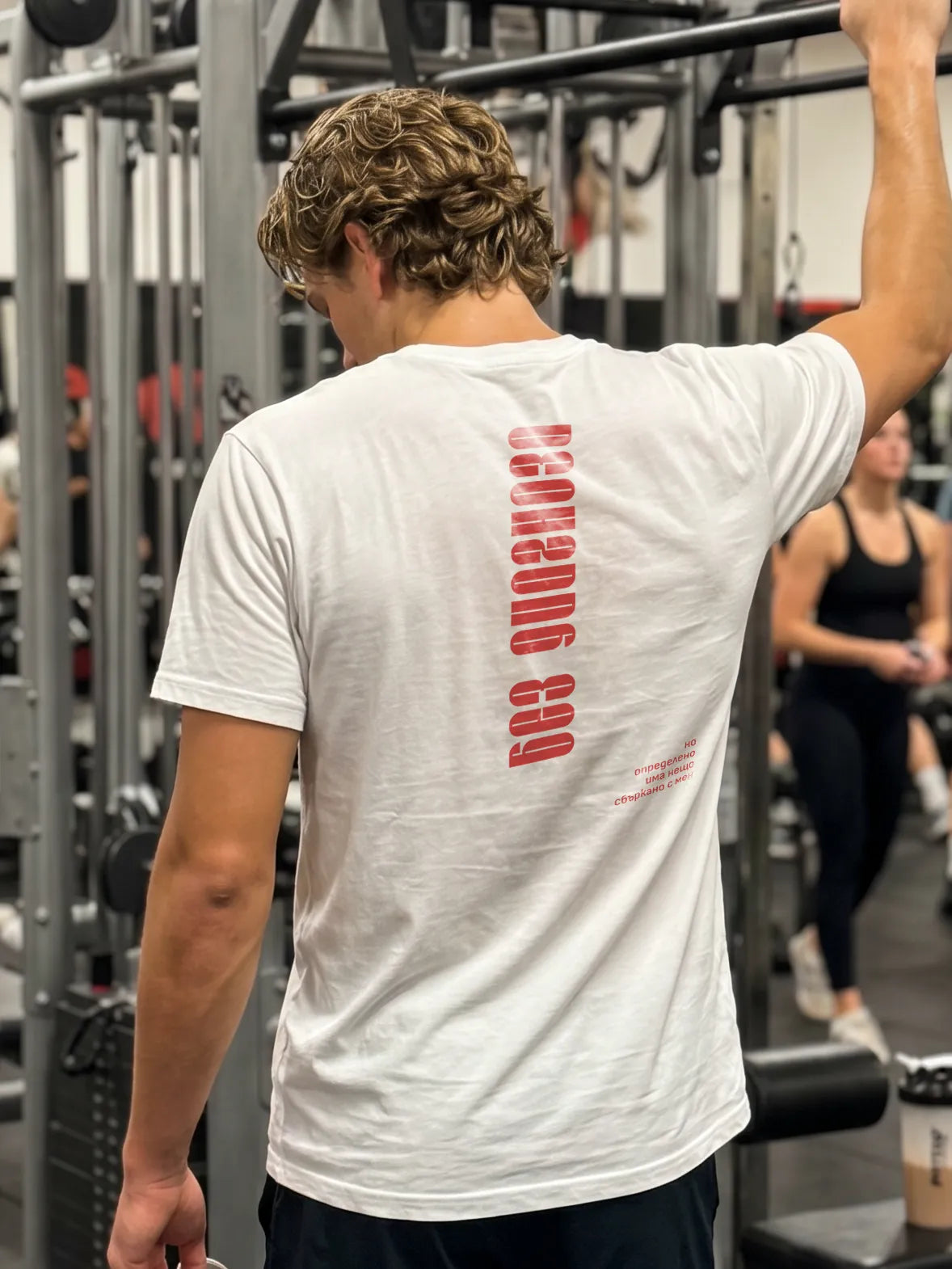 Модел с regular fit тениска „Без Диагноза“